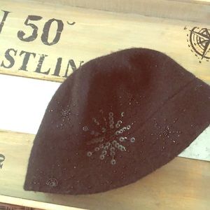 Black bucket hat